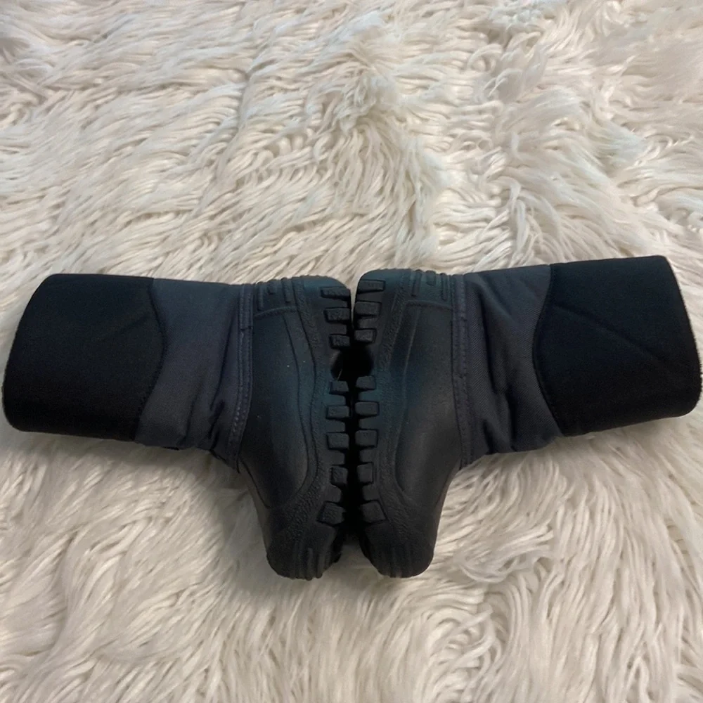 TUNDRA Kid Boots size 11 BNWOT color black and gray made in Canada